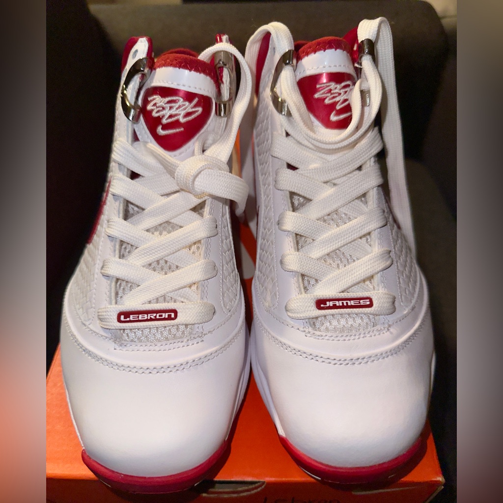 Nike Lebron White And Red Basketball Shoes